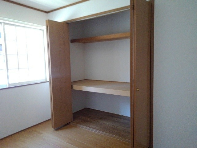 クレールの収納|洋室についている大きな収納になります☆彡