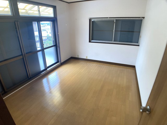 神戸市北区鈴蘭台西町３丁目の一戸建てのセキュリティ|雨戸付きで防犯面も強化