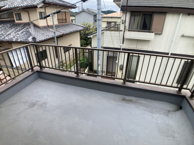 神戸市北区鈴蘭台西町３丁目の一戸建てのバルコニー|大きなバルコニーで洗濯物も沢山干せます