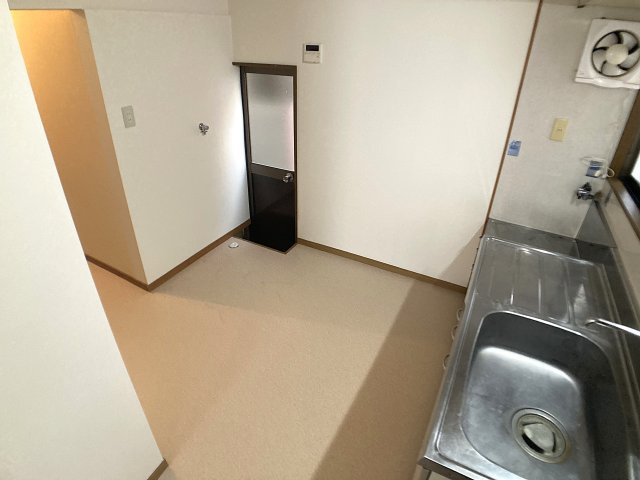 神戸市北区鈴蘭台西町３丁目の一戸建ての内装|キッチンスペース、広く使えます