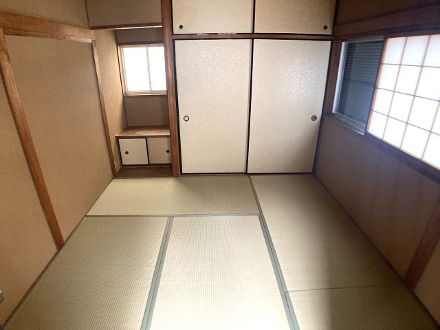 神戸市北区鈴蘭台西町３丁目の一戸建ての内装|4.5帖の和室、2面採光で日当たり、風通し良好