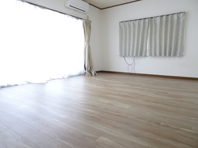 大野町相羽戸建の洋室