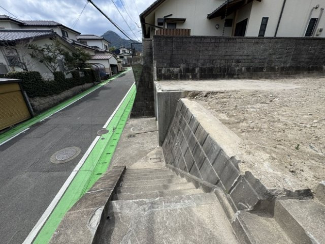 売土地　西区野方５丁目の前面道路含む現地写真