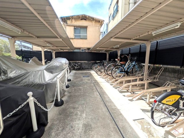 ガリシア中野弥生の駐輪場|バイク置場は借上げ業者による運営となります。