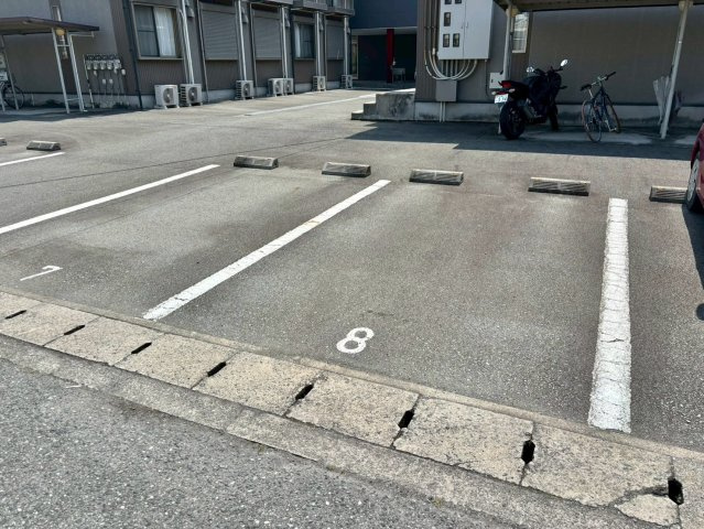 ロジュマン松嶋の駐車場