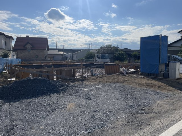 【前面道路含む現地写真】 | 児玉郡上里町第58期　ワイウッドコート　新築戸建　全2棟　2号棟