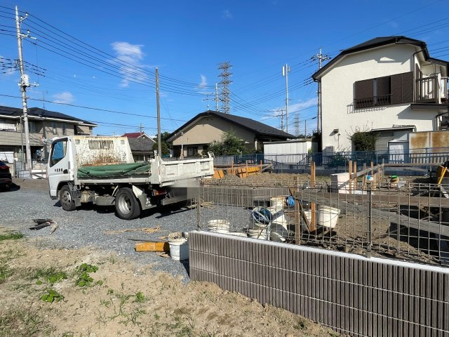 【前面道路含む現地写真】 | 児玉郡上里町第58期　ワイウッドコート　新築戸建　全2棟　2号棟