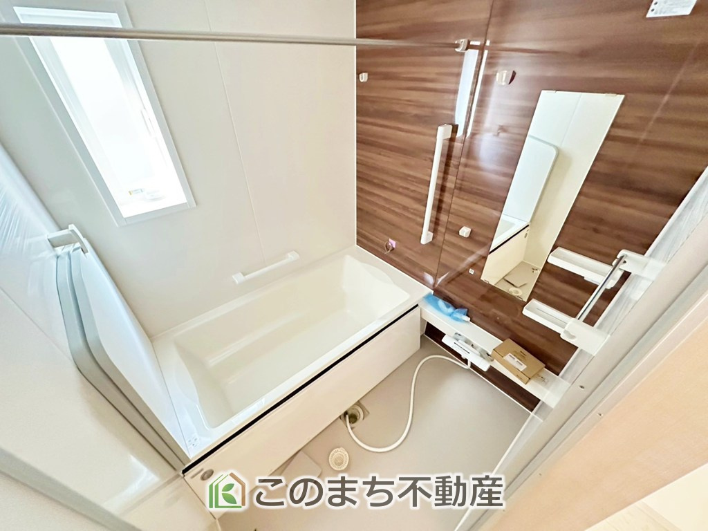 いろどりアイタウン宇都宮市野沢町23-P1　9号棟の浴室|"ゆったり１坪バスには換気・乾燥・暖房機能付き！！
大人も足を伸ばせるゆったり浴槽！！
ご家族皆さんで入っても、一人でゆっくり入っても一日の疲れを癒してくれるお風呂です！！"
