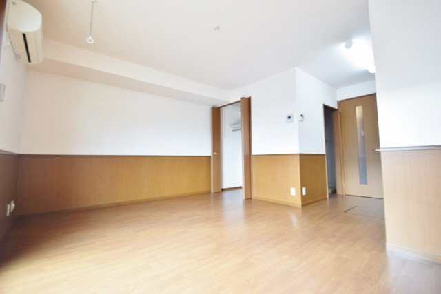 ソレーユ西船の居間・リビング|ＢＳアンテナ対応