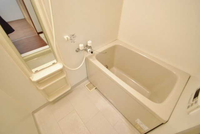 ソレーユ西船の浴室|追い焚き機能付