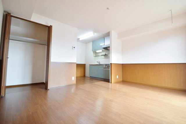 ソレーユ西船の居間・リビング|広々とした室内です