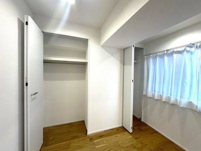 キャッスルマンション両国の洋室|静かに流れる時間とやわらかな光のグラデーションに包まれる洋室。ここは暮らす人の感性をそっと受け止め、毎日を美しく彩る特別な空間です。