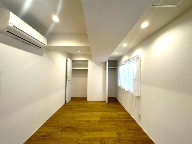 キャッスルマンション両国の洋室|家具のレイアウトも自由自在な洋室は、暮らす人のスタイルに寄り添える柔軟な一部屋。毎日をより快適に、自分らしく過ごせる場所です。