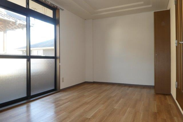 プリメール老松の洋室