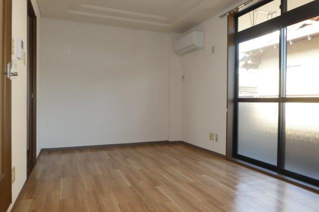 プリメール老松の居間・リビング|洋室