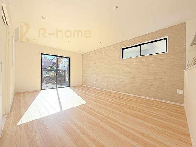 牛久市南18期　新築戸建て　1号棟の居間・リビング|たっぷりの陽光が注ぎ込む明るいリビング♪隣接の洋室を開放すると更なる大空間に変身♪