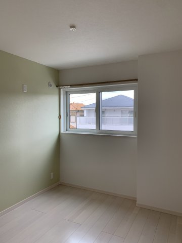 神戸市西区伊川谷町有瀬　一戸建ての洋室