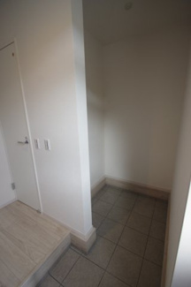 【収納】 | 【仲介手数料無料！！】稲城市平尾2丁目　新築戸建て（全1棟）1号棟　7499万円 | 玄関の土間収納