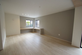 【居間・リビング】 | 【仲介手数料無料！！】稲城市平尾2丁目　新築戸建て（全1棟）1号棟　7499万円 | LDK23.7帖