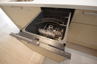 【キッチン】 | 【仲介手数料無料！！】稲城市平尾2丁目　新築戸建て（全1棟）1号棟　7499万円 | ビルトイン食洗機