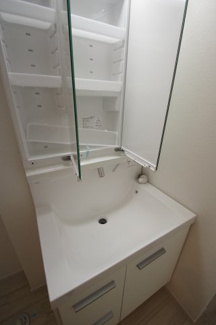 【洗面所】 | 【仲介手数料無料！！】稲城市平尾2丁目　新築戸建て（全1棟）1号棟　7499万円