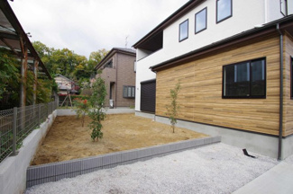 【庭】 | 【仲介手数料無料！！】稲城市平尾2丁目　新築戸建て（全1棟）1号棟　7499万円