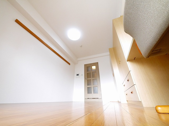 アーバンエース新大宮パルの洋室|ゆったりした洋室です