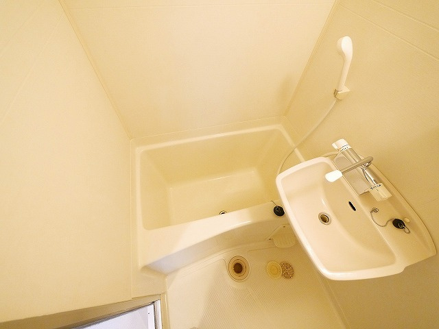 アーバンエース新大宮パルの浴室|お風呂で日々の疲れを落としましょう