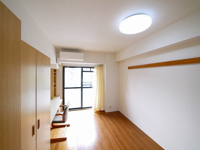 アーバンエース新大宮パルの寝室|ゆとりの広さです