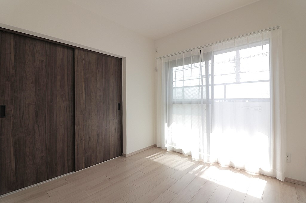 ファミール豊中千里園の洋室|-洋室約4.5帖-