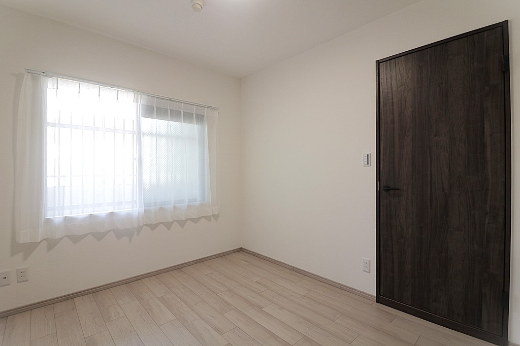 ファミール豊中千里園の洋室|-洋室約4.5帖-