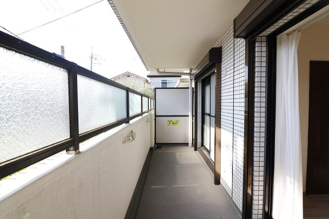 ファミール豊中千里園のバルコニー|日当たり良好のバルコニーは洗濯物も良く乾きます。