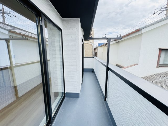 【バルコニー】 | 三郷市彦川戸１丁目新築戸建（彦川戸２期） | リビング前南向きバルコニー・日当たり良好♪