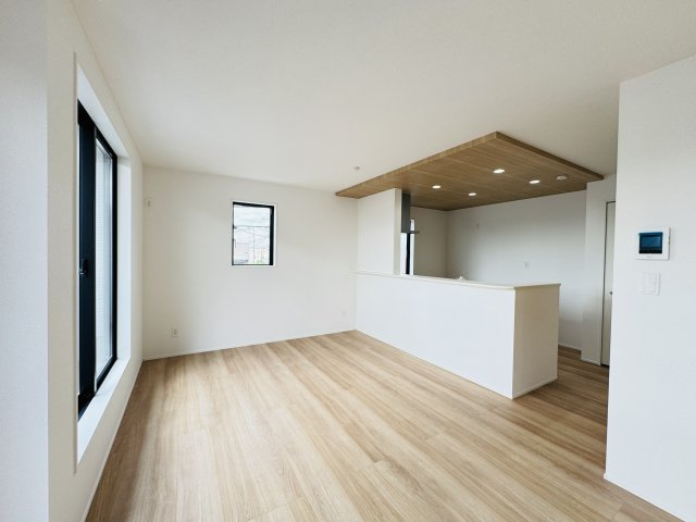 【居間・リビング】 | 三郷市彦川戸１丁目新築戸建（彦川戸２期） | 16.37帖リビングダイニングキッチン