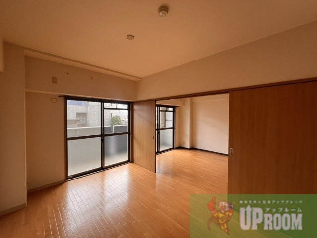 名古屋市北区西味鋺３丁目のアパートの居間・リビング