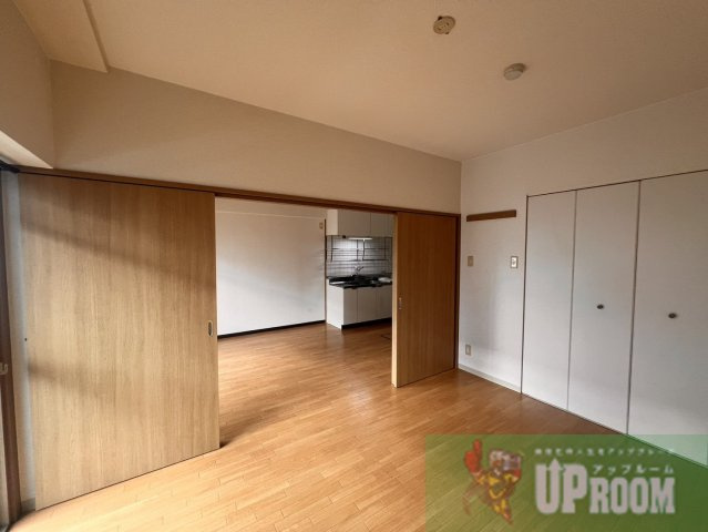 名古屋市北区西味鋺３丁目のアパートの居間・リビング