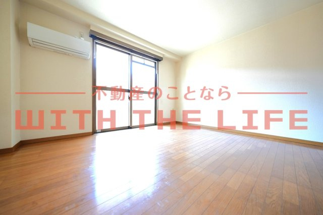 ヴィラージュⅠ【キャッシュ対象物件】の居間・リビング|ゆったり過ごせるリビングです