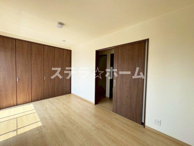 新在家1 中古戸建の洋室|落ち着いた色調の洋室です