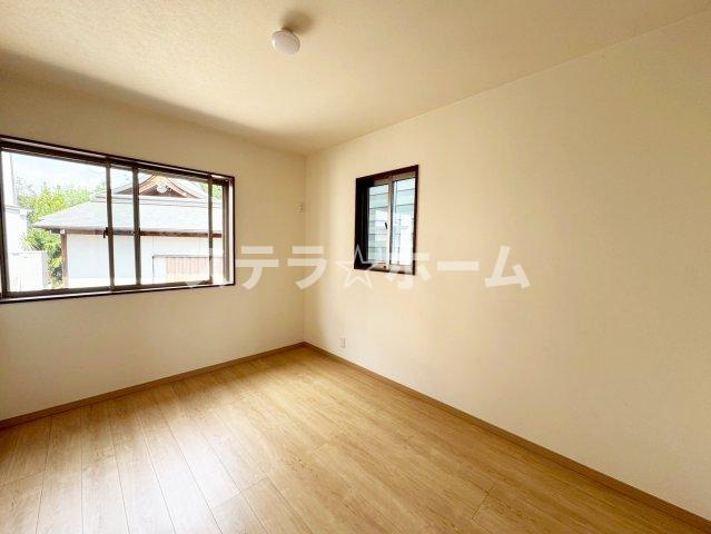 新在家1 中古戸建の洋室|落ち着いた色調の洋室です