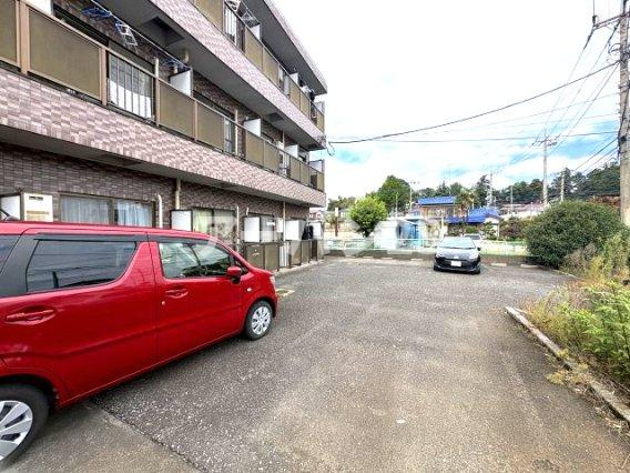 アネックス鈴木の駐車場