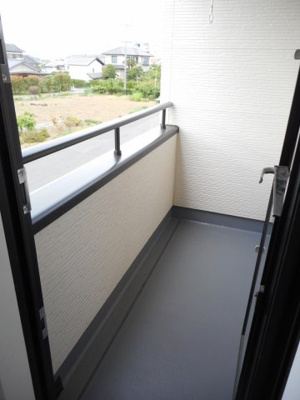 【バルコニー】 | エステシア | 外からの目が気にならないバルコニーで洗濯物が干せます