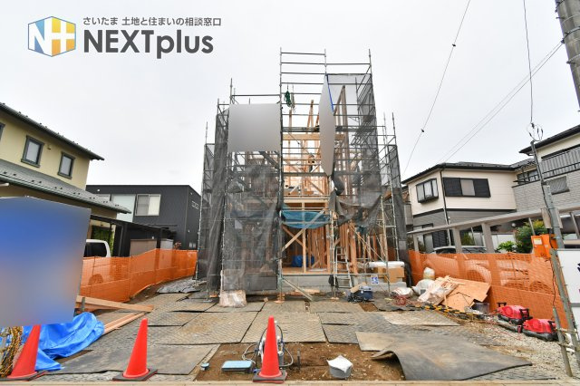 桶川市坂田東1丁目2期全1棟の外観|JR高崎線『桶川』駅までバス14分、バス停まで徒歩3分の立地です。周辺には、スーパーやドラッグストアなど商業施設が充実していますので、お買い物が便利になります◎閑静な住宅街で子育てしやすい住環境です。