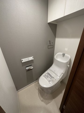 新宿区山吹町の賃貸マンションのトイレ|ゆったりとした空間のトイレです