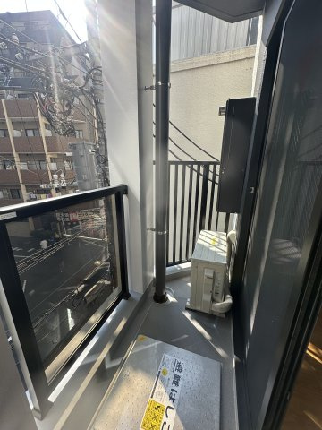 新宿区山吹町の賃貸マンションのバルコニー|外からの目が気にならないバルコニーで洗濯物が干せます