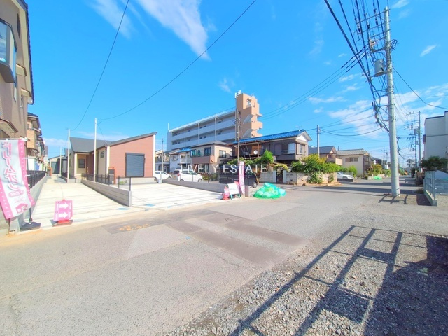 越谷市大字袋山 新築分譲住宅 全2棟 1号棟の前面道路含む現地写真