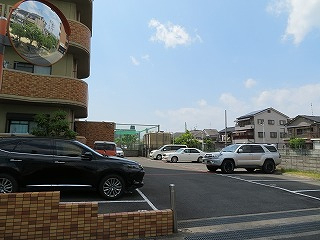 フローリッシュ北田の駐車場