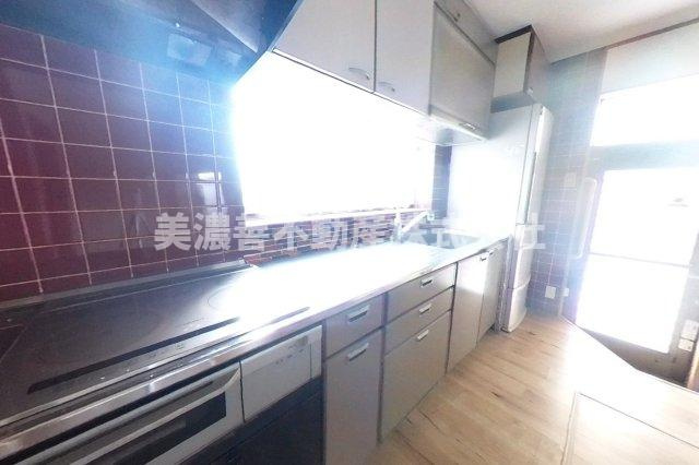 ６６００５　羽島市正木町不破一色中古戸建てのキッチン