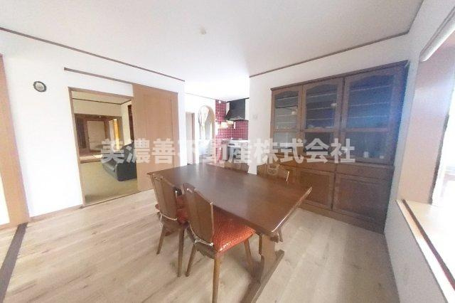 ６６００５　羽島市正木町不破一色中古戸建ての洋室