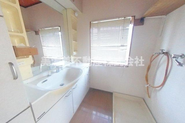 ６６００５　羽島市正木町不破一色中古戸建ての洗面所