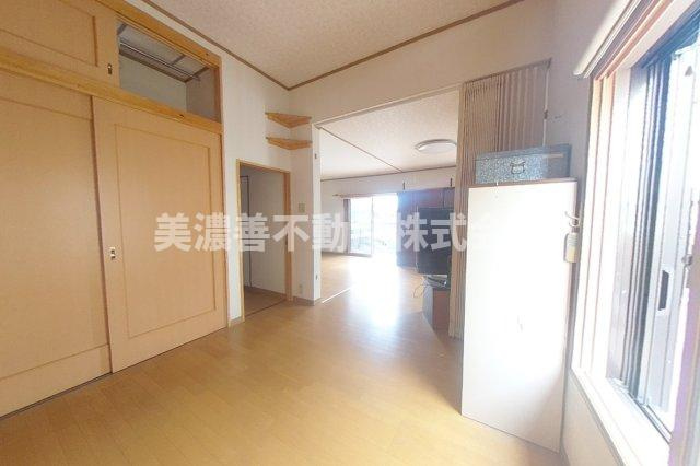 ６６００５　羽島市正木町不破一色中古戸建ての洋室